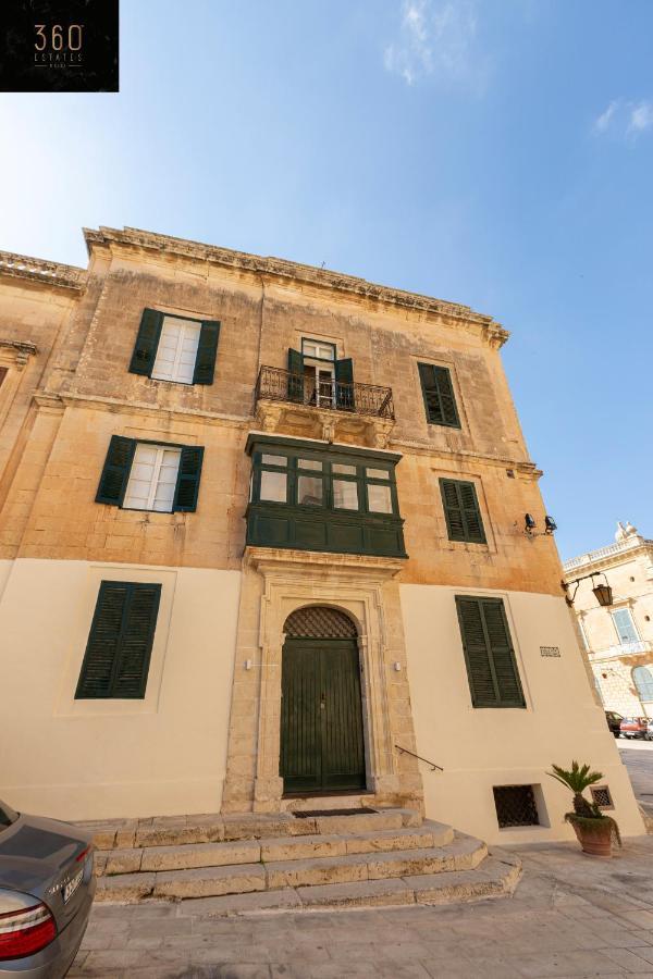 Palazzo 16Th Century Mdina, Opposite St Paul'S Cathedral By 360 Estates Apartment Екстериор снимка